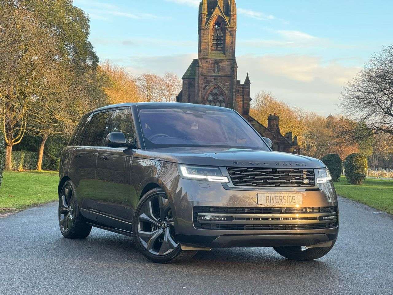 A 2023 LAND ROVER RANGE ROVER 3.0 D350 MHEV First Edition SUV 5dr Diesel Auto 4WD Euro 6 (s/s) (350 ps) A 2023 LAND ROVER RANGE ROVER 3.0 D350 MHEV First Edition SUV 5dr Diesel Auto 4WD Euro 6 (s/s) (350 ps)