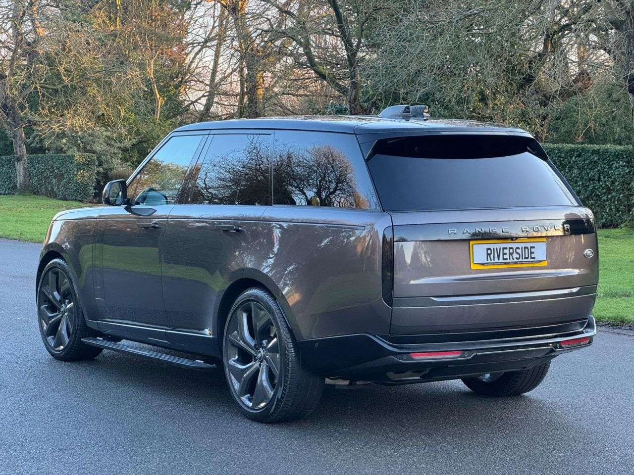 A 2023 LAND ROVER RANGE ROVER 3.0 D350 MHEV First Edition SUV 5dr Diesel Auto 4WD Euro 6 (s/s) (350 ps) A 2023 LAND ROVER RANGE ROVER 3.0 D350 MHEV First Edition SUV 5dr Diesel Auto 4WD Euro 6 (s/s) (350 ps)