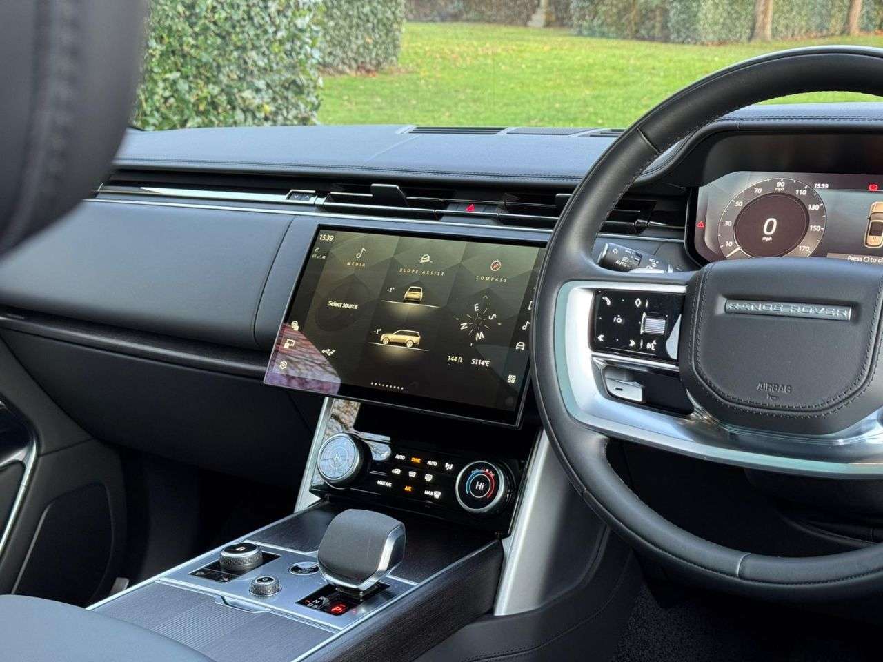 A 2023 LAND ROVER RANGE ROVER 3.0 D350 MHEV First Edition SUV 5dr Diesel Auto 4WD Euro 6 (s/s) (350 ps) A 2023 LAND ROVER RANGE ROVER 3.0 D350 MHEV First Edition SUV 5dr Diesel Auto 4WD Euro 6 (s/s) (350 ps)