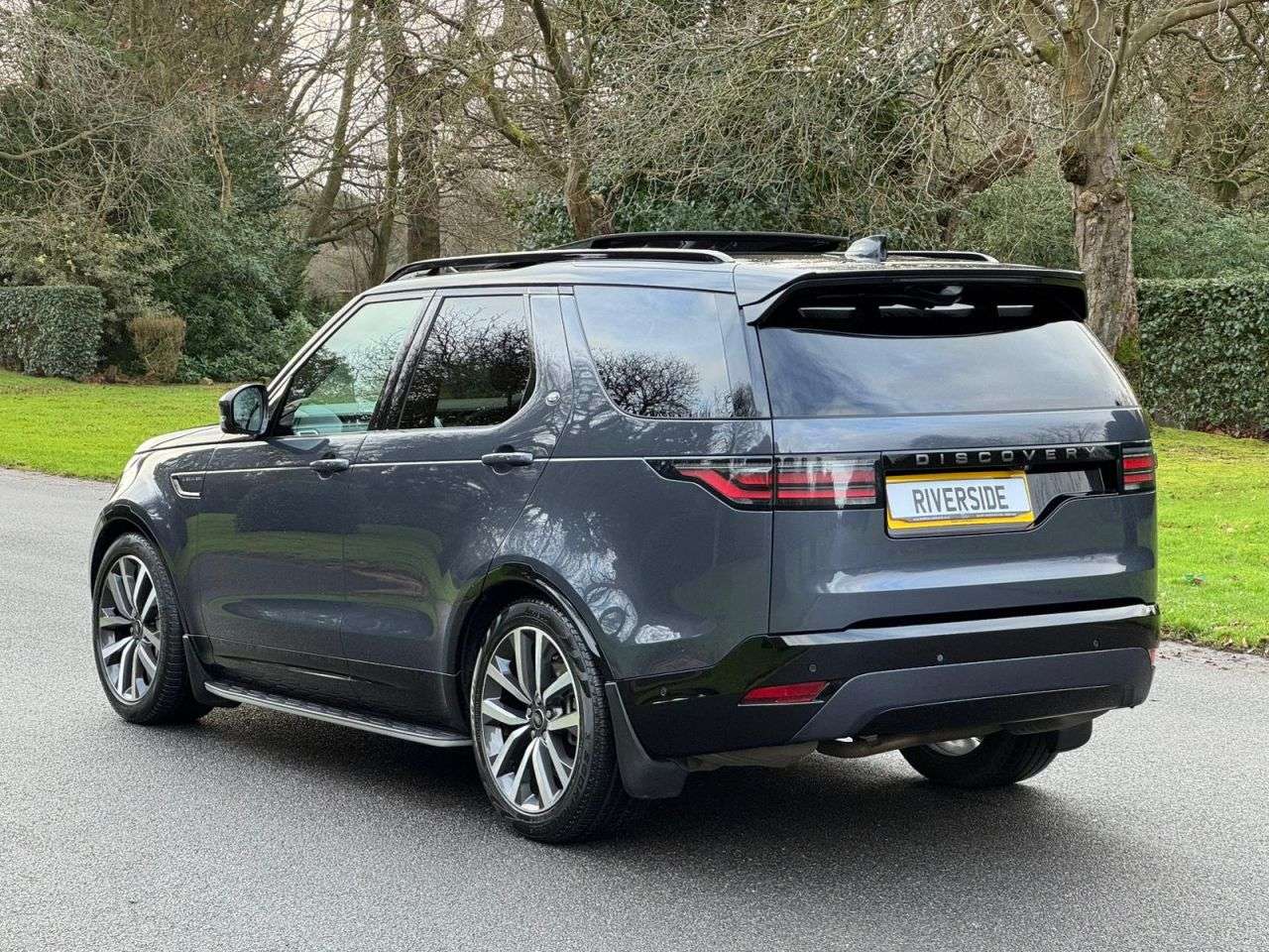 A 2023 LAND ROVER DISCOVERY 3.0 D300 MHEV Dynamic SE SUV 5dr Diesel Auto 4WD Euro 6 (s/s) (300 ps) A 2023 LAND ROVER DISCOVERY 3.0 D300 MHEV Dynamic SE SUV 5dr Diesel Auto 4WD Euro 6 (s/s) (300 ps)