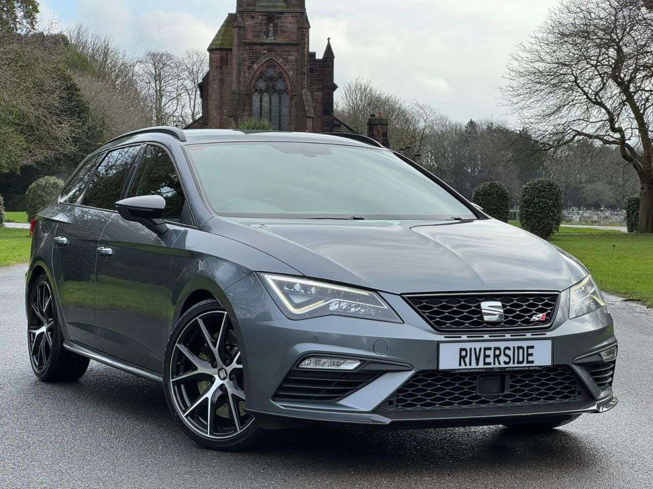 A 2018 SEAT LEON 2.0 TSI Cupra 300 Carbon Edition ST 5dr Petrol DSG 4Drive Euro 6 (s/s) (300 A 2018 SEAT LEON 2.0 TSI Cupra 300 Carbon Edition ST 5dr Petrol DSG 4Drive Euro 6 (s/s) (300