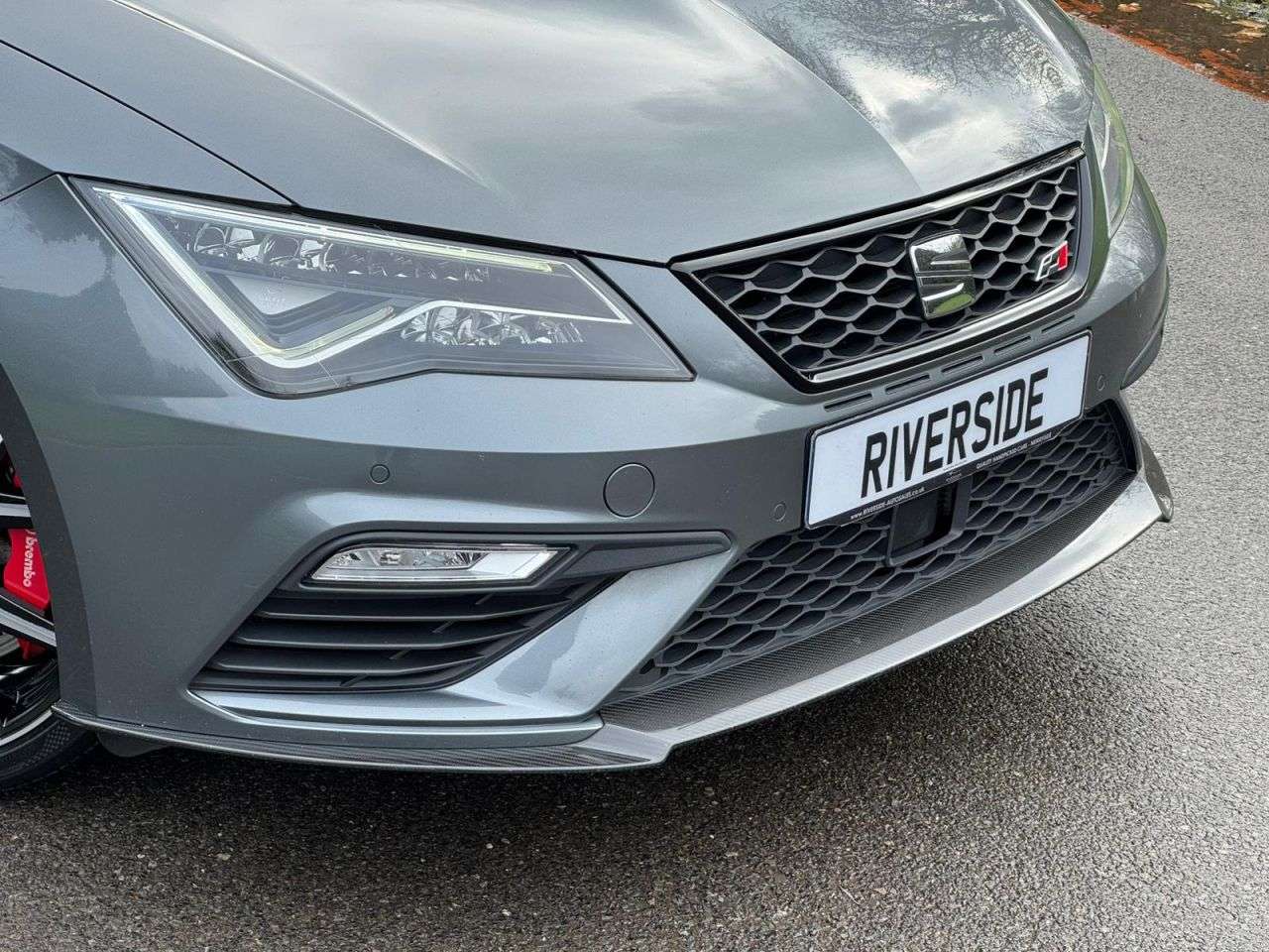 A 2018 SEAT LEON 2.0 TSI Cupra 300 Carbon Edition ST 5dr Petrol DSG 4Drive Euro 6 (s/s) (300 A 2018 SEAT LEON 2.0 TSI Cupra 300 Carbon Edition ST 5dr Petrol DSG 4Drive Euro 6 (s/s) (300