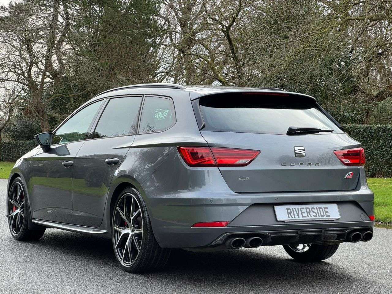 A 2018 SEAT LEON 2.0 TSI Cupra 300 Carbon Edition ST 5dr Petrol DSG 4Drive Euro 6 (s/s) (300 A 2018 SEAT LEON 2.0 TSI Cupra 300 Carbon Edition ST 5dr Petrol DSG 4Drive Euro 6 (s/s) (300