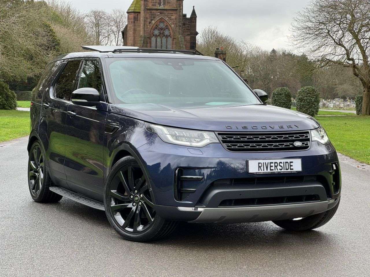 A 2019 LAND ROVER DISCOVERY 2.0 SD4 HSE Luxury SUV 5dr Diesel Auto 4WD Euro 6 (s/s) (240 ps) A 2019 LAND ROVER DISCOVERY 2.0 SD4 HSE Luxury SUV 5dr Diesel Auto 4WD Euro 6 (s/s) (240 ps)