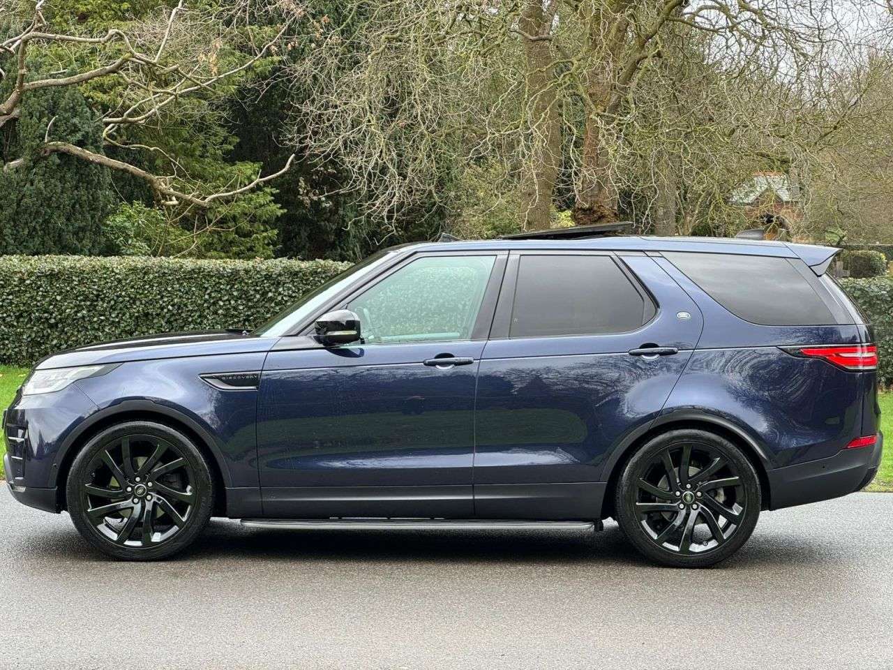 A 2019 LAND ROVER DISCOVERY 2.0 SD4 HSE Luxury SUV 5dr Diesel Auto 4WD Euro 6 (s/s) (240 ps) A 2019 LAND ROVER DISCOVERY 2.0 SD4 HSE Luxury SUV 5dr Diesel Auto 4WD Euro 6 (s/s) (240 ps)