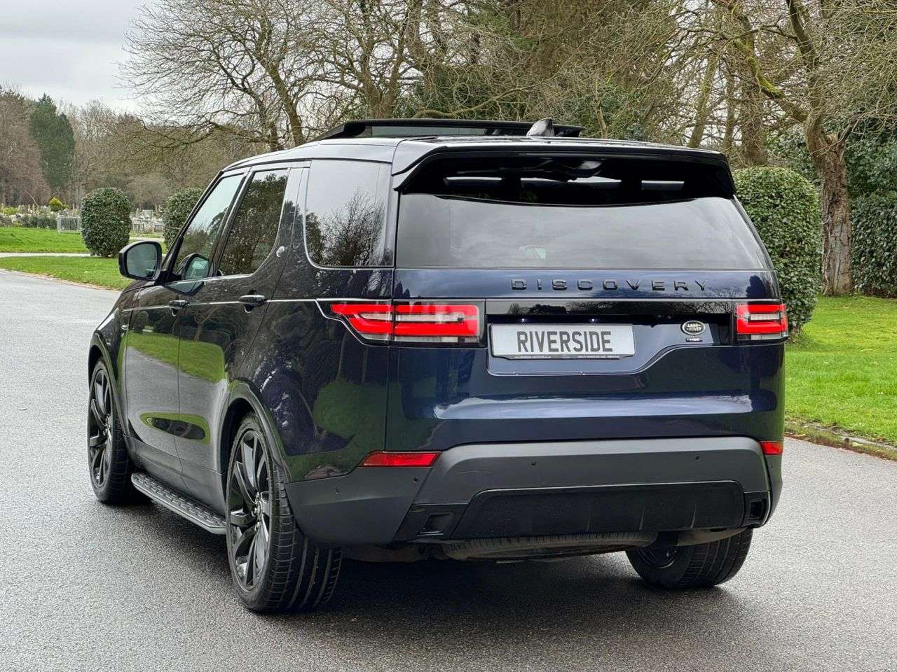 A 2019 LAND ROVER DISCOVERY 2.0 SD4 HSE Luxury SUV 5dr Diesel Auto 4WD Euro 6 (s/s) (240 ps) A 2019 LAND ROVER DISCOVERY 2.0 SD4 HSE Luxury SUV 5dr Diesel Auto 4WD Euro 6 (s/s) (240 ps)