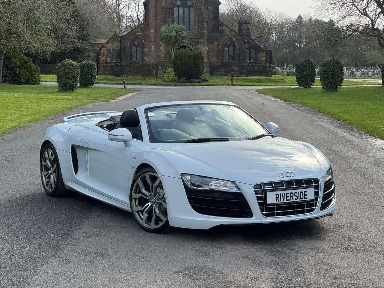 A 2012 AUDI R8 5.2 FSI V10 Spyder 2dr Petrol R Tronic quattro Euro 5 (525 ps) A 2012 AUDI R8 5.2 FSI V10 Spyder 2dr Petrol R Tronic quattro Euro 5 (525 ps)