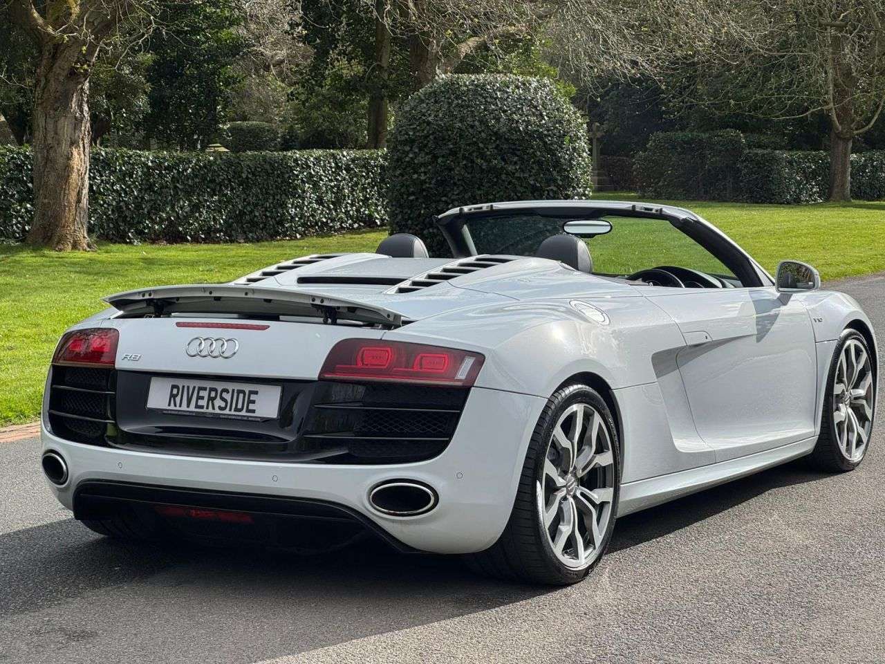 A 2012 AUDI R8 5.2 FSI V10 Spyder 2dr Petrol R Tronic quattro Euro 5 (525 ps) A 2012 AUDI R8 5.2 FSI V10 Spyder 2dr Petrol R Tronic quattro Euro 5 (525 ps)