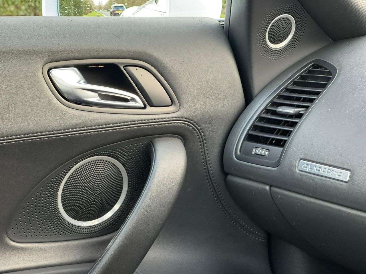 2012 AUDI R8 2012 AUDI R8