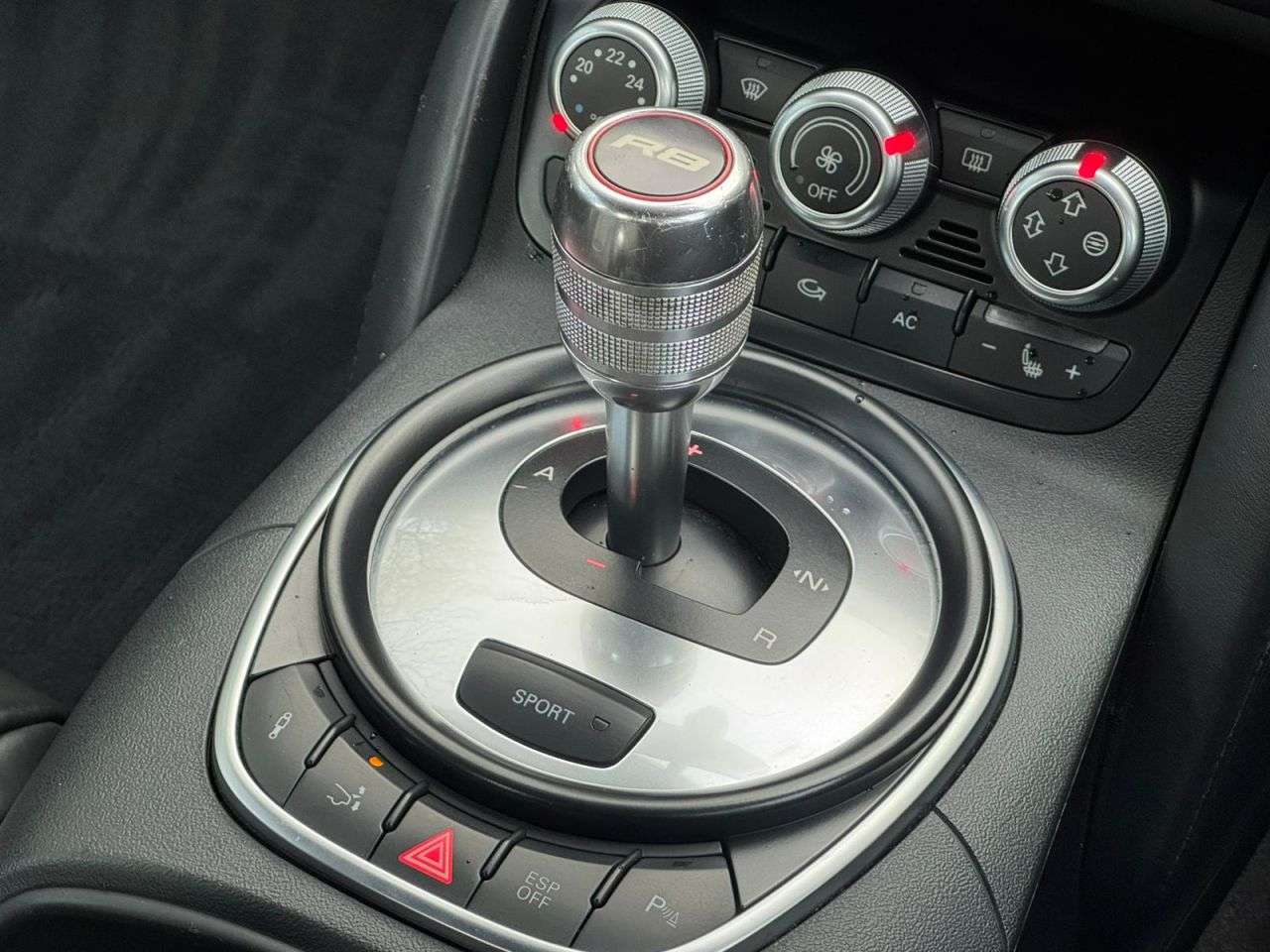 2012 AUDI R8 2012 AUDI R8