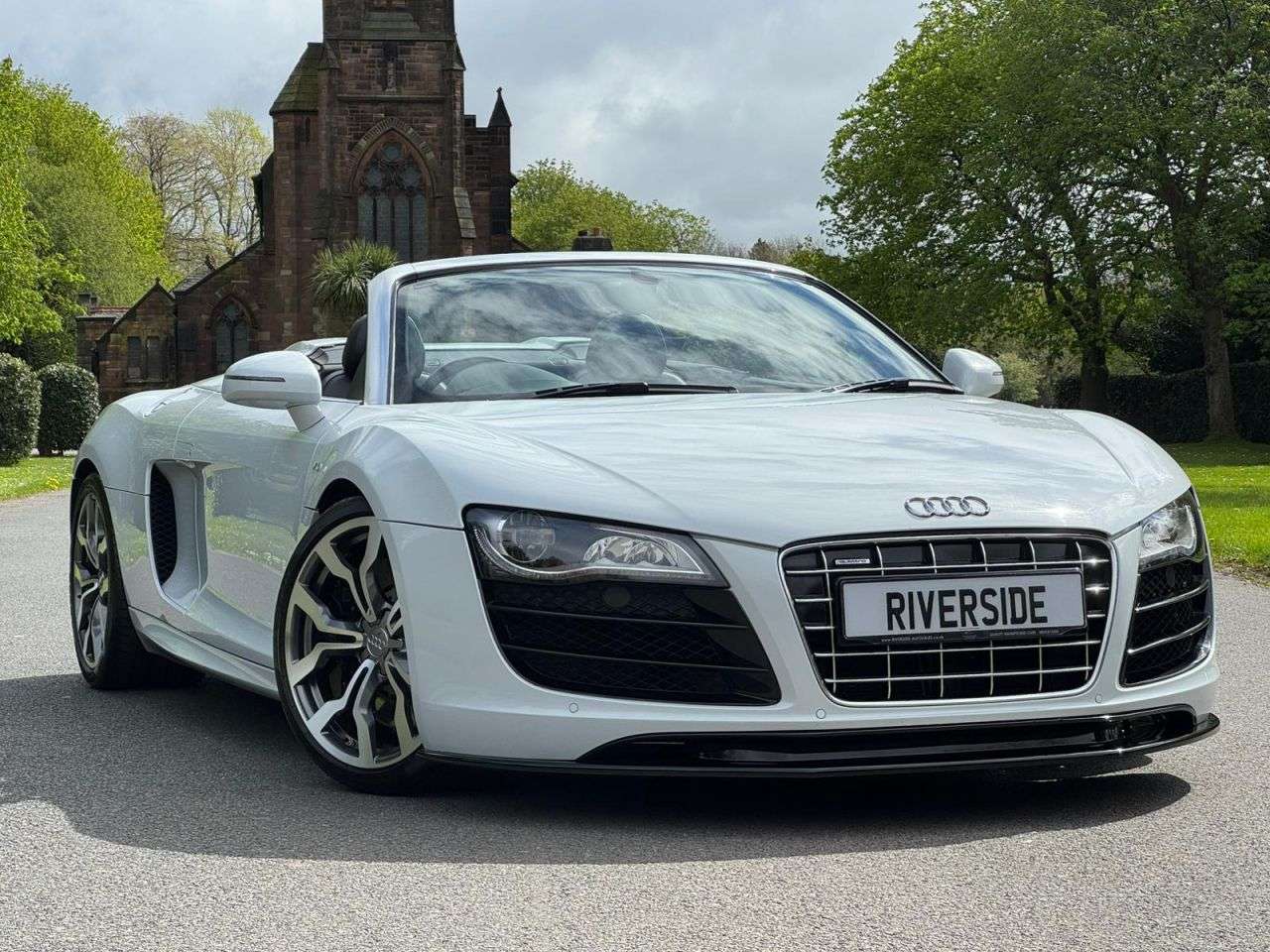 A 2012 AUDI R8 5.2 FSI V10 Spyder 2dr Petrol R Tronic quattro Euro 5 (525 ps) A 2012 AUDI R8 5.2 FSI V10 Spyder 2dr Petrol R Tronic quattro Euro 5 (525 ps)