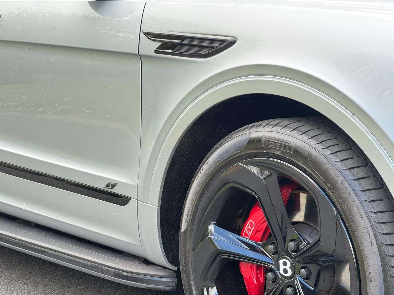 A 2024 BENTLEY BENTAYGA 4.0 V8 S SUV 5dr Petrol Auto 4WD Euro 6 (s/s) (550 ps) A 2024 BENTLEY BENTAYGA 4.0 V8 S SUV 5dr Petrol Auto 4WD Euro 6 (s/s) (550 ps)