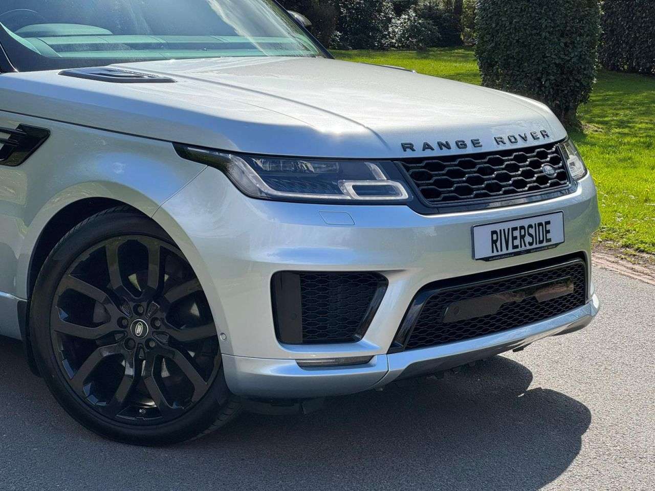 A 2020 LAND ROVER RANGE ROVER SPORT 3.0 SD V6 Autobiography Dynamic SUV 5dr Diesel Auto 4WD Euro 6 (s/s) (306 p A 2020 LAND ROVER RANGE ROVER SPORT 3.0 SD V6 Autobiography Dynamic SUV 5dr Diesel Auto 4WD Euro 6 (s/s) (306 p