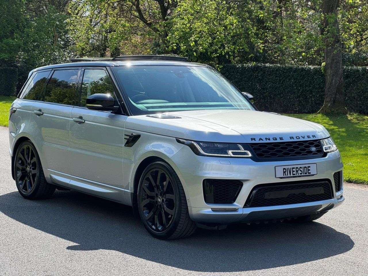 A 2020 LAND ROVER RANGE ROVER SPORT 3.0 SD V6 Autobiography Dynamic SUV 5dr Diesel Auto 4WD Euro 6 (s/s) (306 p A 2020 LAND ROVER RANGE ROVER SPORT 3.0 SD V6 Autobiography Dynamic SUV 5dr Diesel Auto 4WD Euro 6 (s/s) (306 p