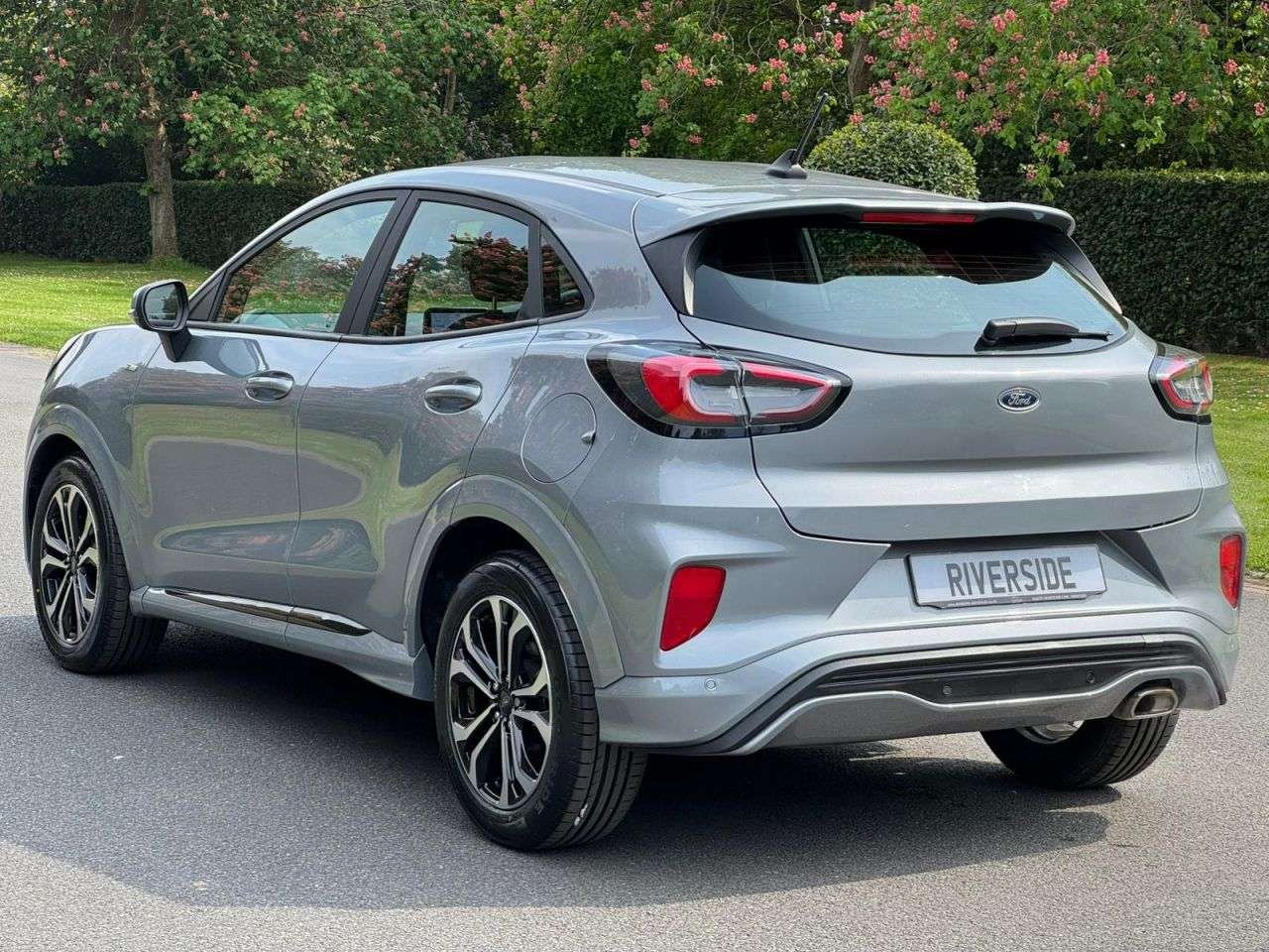 A 2022 FORD PUMA 1.0T EcoBoost MHEV ST-Line SUV 5dr Petrol Hybrid Manual Euro 6 (s/s) (155 p A 2022 FORD PUMA 1.0T EcoBoost MHEV ST-Line SUV 5dr Petrol Hybrid Manual Euro 6 (s/s) (155 p