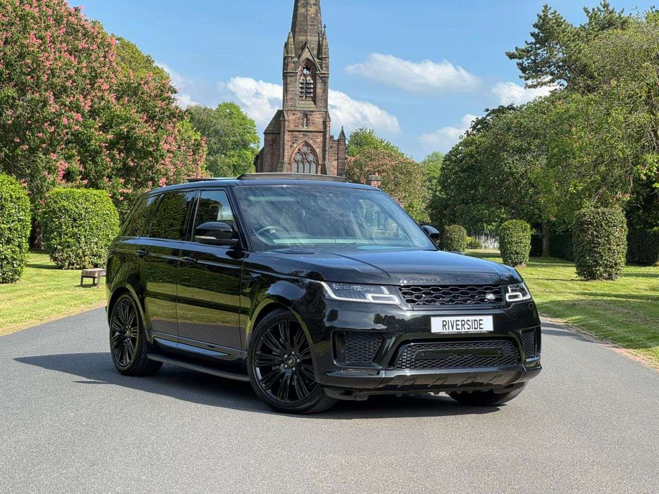 A 2021 LAND ROVER RANGE ROVER SPORT 3.0 D300 MHEV HSE Dynamic Black SUV 5dr Diesel Auto 4WD Euro 6 (s/s) (300 p A 2021 LAND ROVER RANGE ROVER SPORT 3.0 D300 MHEV HSE Dynamic Black SUV 5dr Diesel Auto 4WD Euro 6 (s/s) (300 p