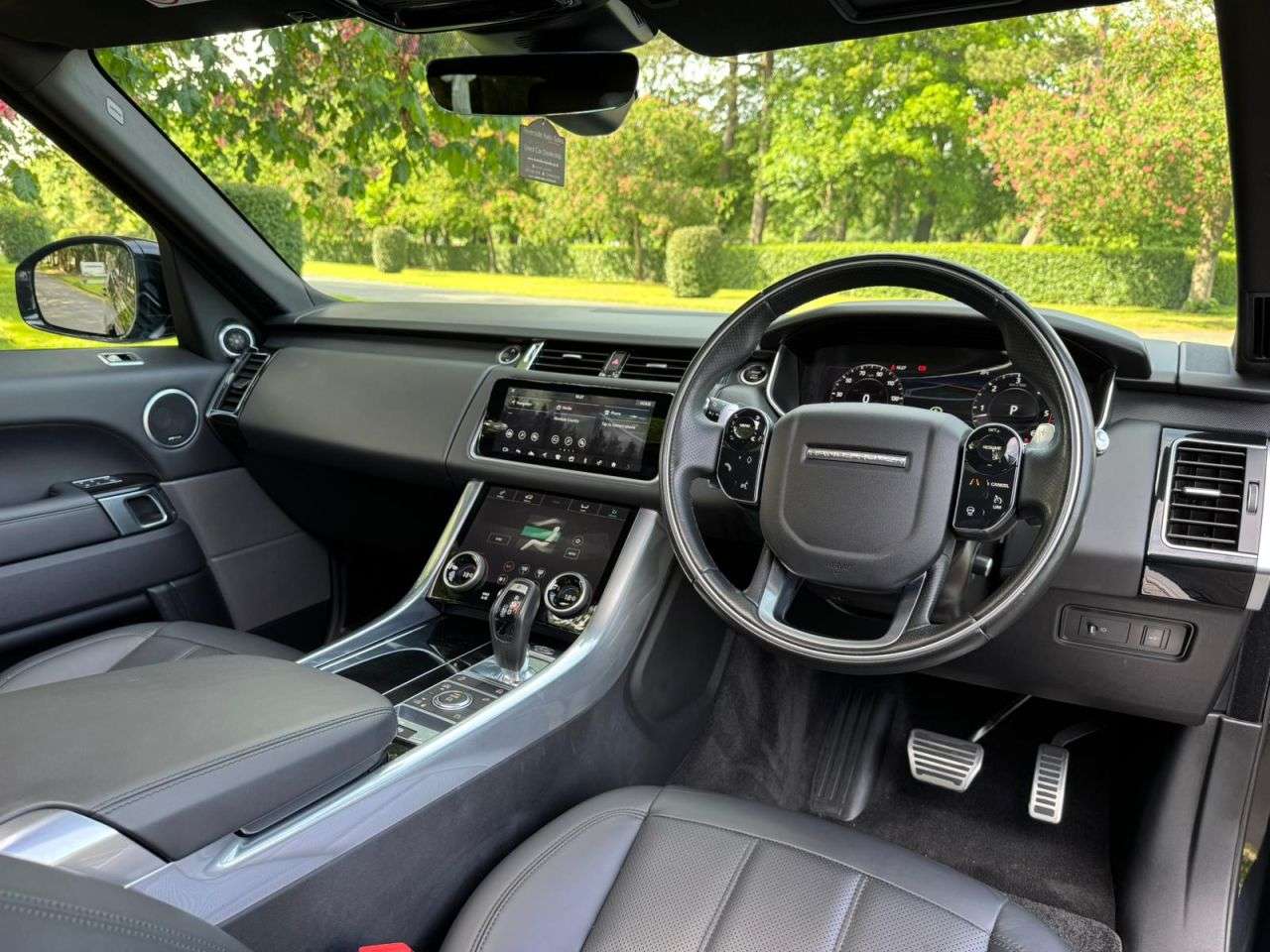 A 2021 LAND ROVER RANGE ROVER SPORT 3.0 D300 MHEV HSE Dynamic Black SUV 5dr Diesel Auto 4WD Euro 6 (s/s) (300 p A 2021 LAND ROVER RANGE ROVER SPORT 3.0 D300 MHEV HSE Dynamic Black SUV 5dr Diesel Auto 4WD Euro 6 (s/s) (300 p