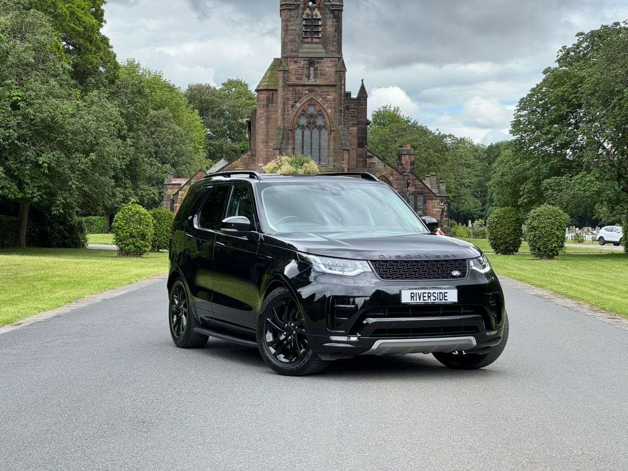 A 2019 LAND ROVER DISCOVERY 2.0 Si4 HSE GPF SUV 5dr Petrol Auto 4WD Euro 6 (s/s) (300 ps) A 2019 LAND ROVER DISCOVERY 2.0 Si4 HSE GPF SUV 5dr Petrol Auto 4WD Euro 6 (s/s) (300 ps)