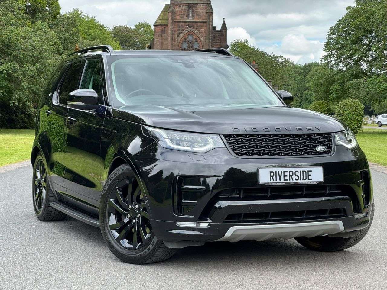 A 2019 LAND ROVER DISCOVERY 2.0 Si4 HSE GPF SUV 5dr Petrol Auto 4WD Euro 6 (s/s) (300 ps) A 2019 LAND ROVER DISCOVERY 2.0 Si4 HSE GPF SUV 5dr Petrol Auto 4WD Euro 6 (s/s) (300 ps)