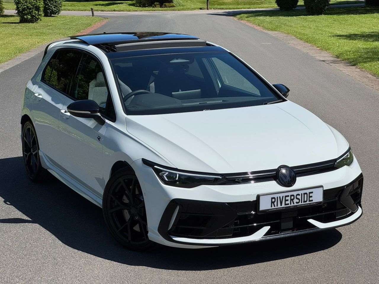 A 2025 VOLKSWAGEN GOLF 2.0 TSI R Black Edition Hatchback 5dr Petrol DSG 4Motion Euro 6 (s/s) (333 A 2025 VOLKSWAGEN GOLF 2.0 TSI R Black Edition Hatchback 5dr Petrol DSG 4Motion Euro 6 (s/s) (333