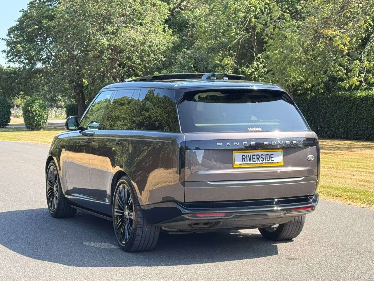 A 2023 LAND ROVER RANGE ROVER 3.0 D350 MHEV First Edition SUV 5dr Diesel Auto 4WD Euro 6 (s/s) (350 ps) A 2023 LAND ROVER RANGE ROVER 3.0 D350 MHEV First Edition SUV 5dr Diesel Auto 4WD Euro 6 (s/s) (350 ps)