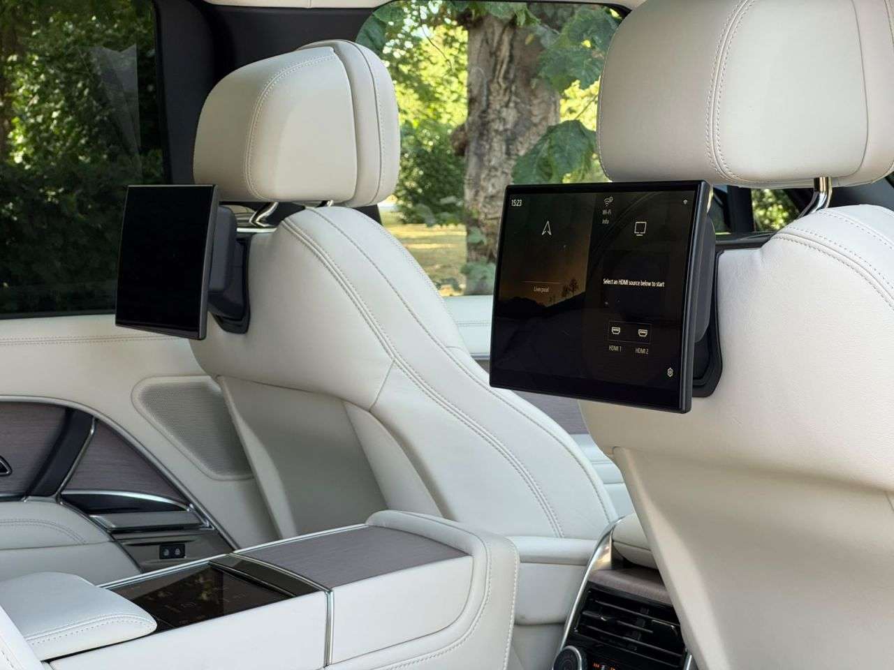 A 2023 LAND ROVER RANGE ROVER 3.0 D350 MHEV First Edition SUV 5dr Diesel Auto 4WD Euro 6 (s/s) (350 ps) A 2023 LAND ROVER RANGE ROVER 3.0 D350 MHEV First Edition SUV 5dr Diesel Auto 4WD Euro 6 (s/s) (350 ps)