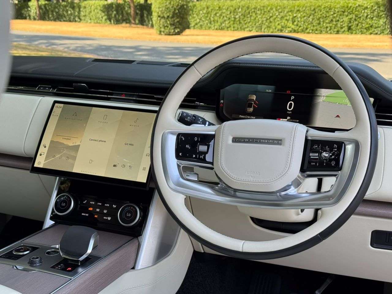 A 2023 LAND ROVER RANGE ROVER 3.0 D350 MHEV First Edition SUV 5dr Diesel Auto 4WD Euro 6 (s/s) (350 ps) A 2023 LAND ROVER RANGE ROVER 3.0 D350 MHEV First Edition SUV 5dr Diesel Auto 4WD Euro 6 (s/s) (350 ps)
