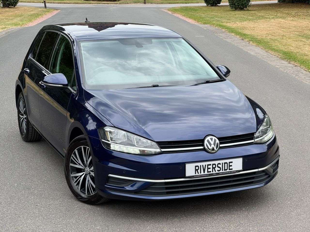A 2017 VOLKSWAGEN GOLF 1.6 TDI SE Nav Hatchback 5dr Diesel Manual Euro 6 (s/s) (115 ps) A 2017 VOLKSWAGEN GOLF 1.6 TDI SE Nav Hatchback 5dr Diesel Manual Euro 6 (s/s) (115 ps)