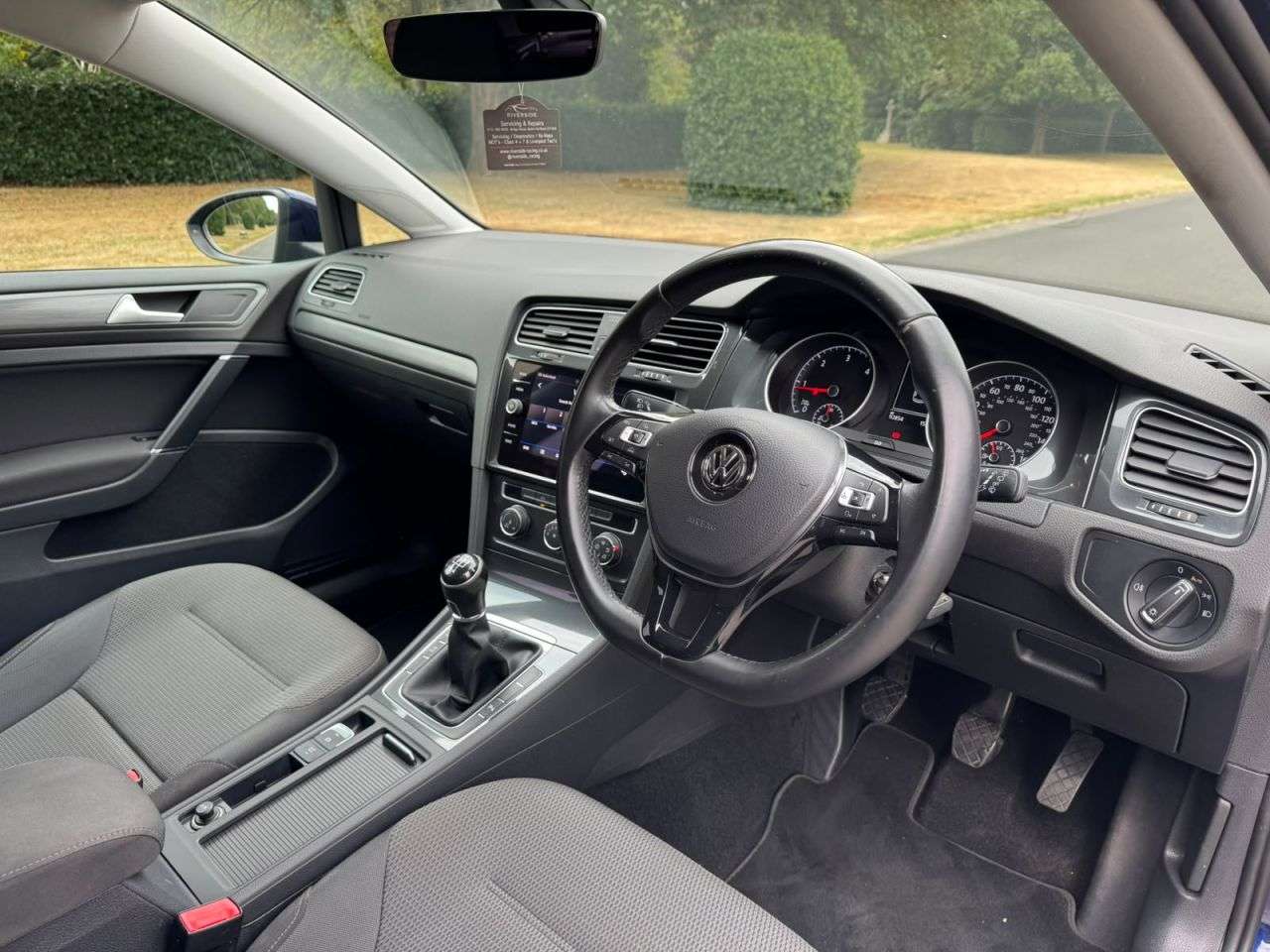 A 2017 VOLKSWAGEN GOLF 1.6 TDI SE Nav Hatchback 5dr Diesel Manual Euro 6 (s/s) (115 ps) A 2017 VOLKSWAGEN GOLF 1.6 TDI SE Nav Hatchback 5dr Diesel Manual Euro 6 (s/s) (115 ps)