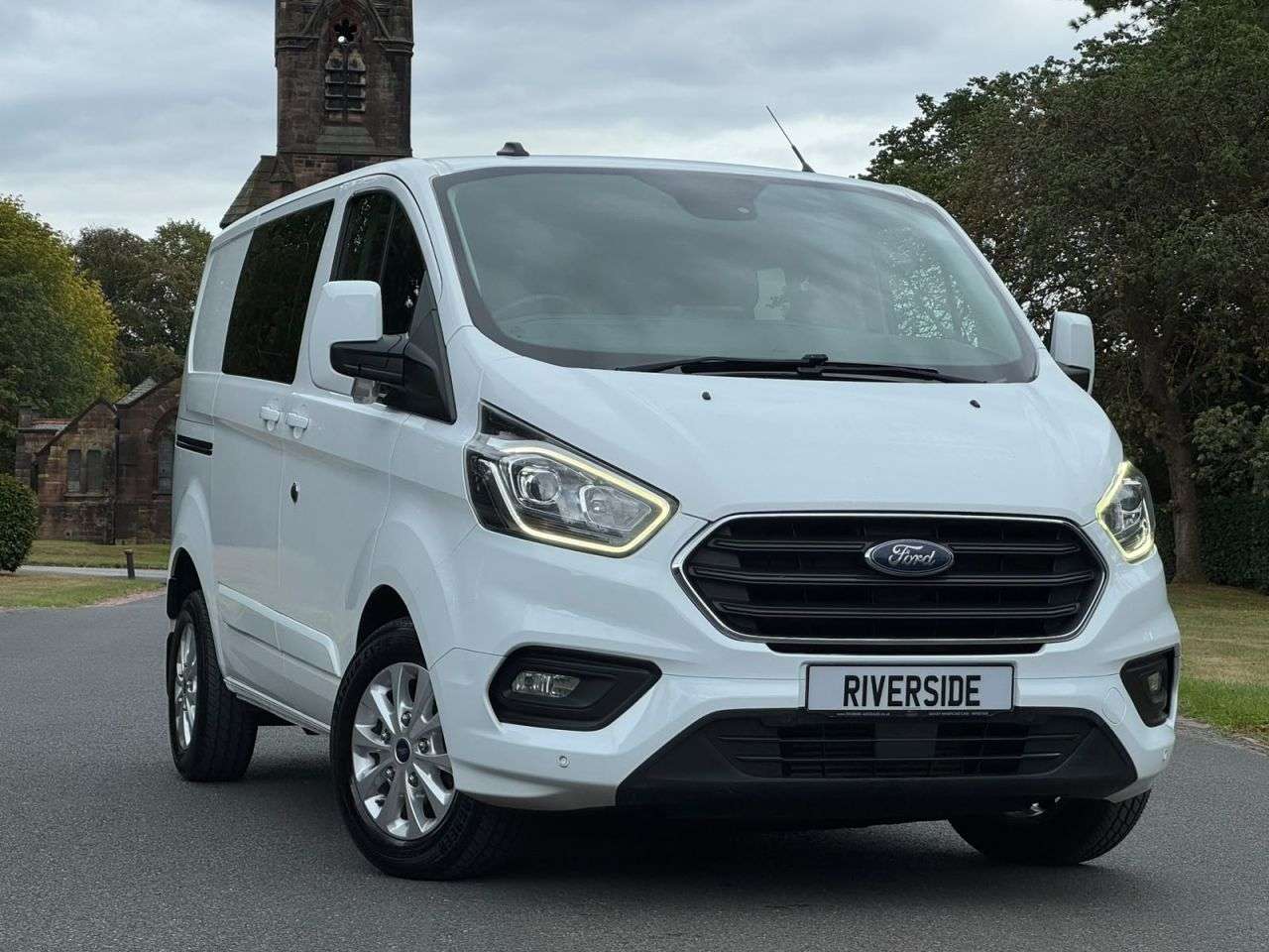 A 2019 FORD TRANSIT CUSTOM 2.0 300 EcoBlue Limited Crew Van Double Cab 5dr Diesel Auto L1 H1 Euro 6 (s A 2019 FORD TRANSIT CUSTOM 2.0 300 EcoBlue Limited Crew Van Double Cab 5dr Diesel Auto L1 H1 Euro 6 (s