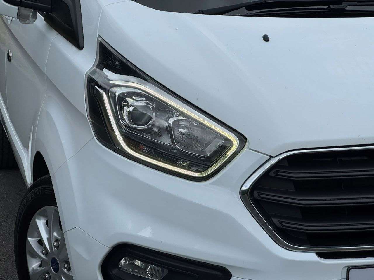 A 2019 FORD TRANSIT CUSTOM 2.0 300 EcoBlue Limited Crew Van Double Cab 5dr Diesel Auto L1 H1 Euro 6 (s A 2019 FORD TRANSIT CUSTOM 2.0 300 EcoBlue Limited Crew Van Double Cab 5dr Diesel Auto L1 H1 Euro 6 (s