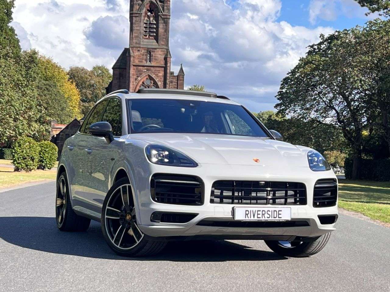 A 2023 PORSCHE CAYENNE 3.0 V6 E-Hybrid 17.9kWh Platinum Edition SUV 5dr Petrol Plug-in Hybrid Tipt A 2023 PORSCHE CAYENNE 3.0 V6 E-Hybrid 17.9kWh Platinum Edition SUV 5dr Petrol Plug-in Hybrid Tipt