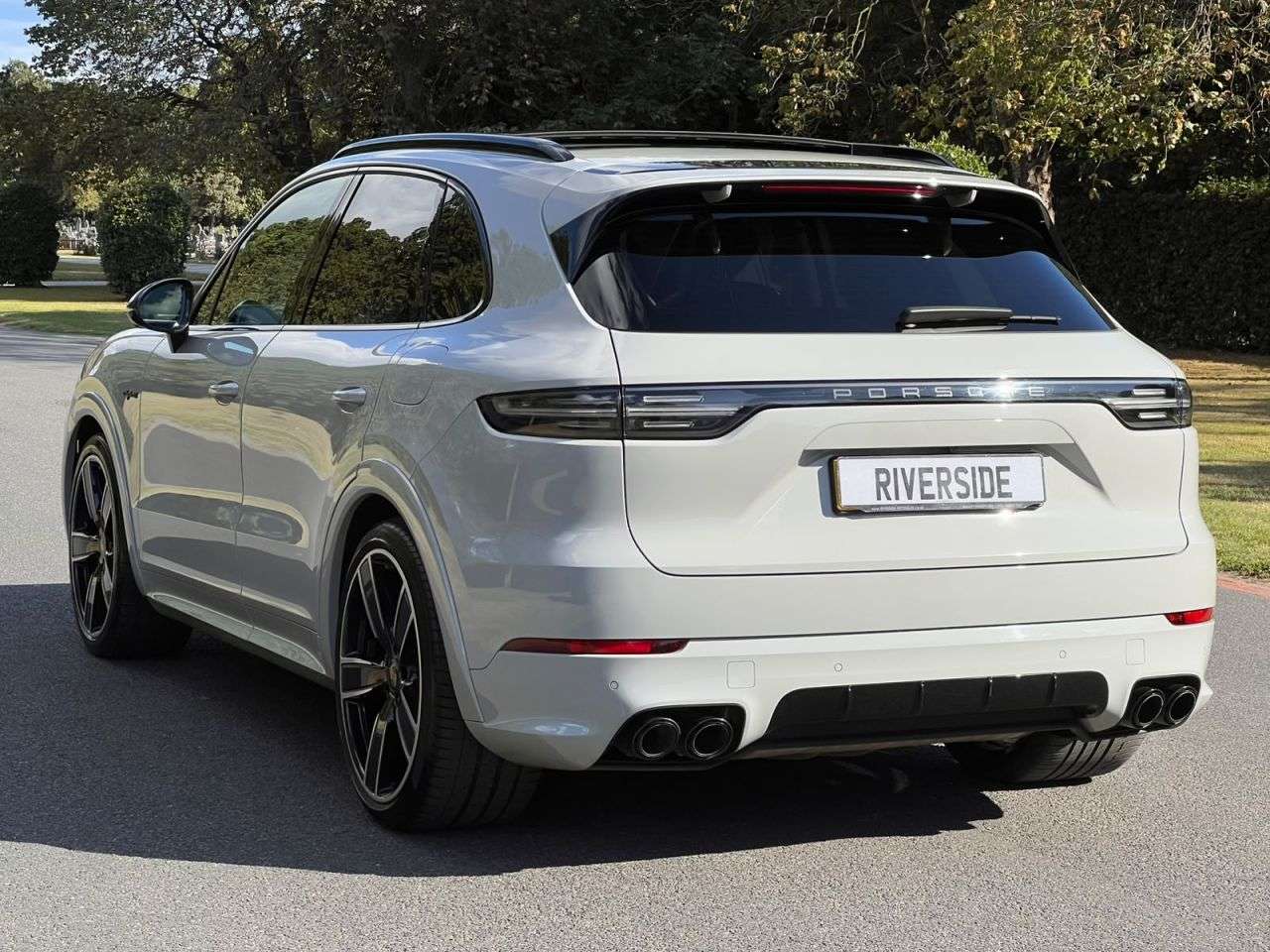 A 2023 PORSCHE CAYENNE 3.0 V6 E-Hybrid 17.9kWh Platinum Edition SUV 5dr Petrol Plug-in Hybrid Tipt A 2023 PORSCHE CAYENNE 3.0 V6 E-Hybrid 17.9kWh Platinum Edition SUV 5dr Petrol Plug-in Hybrid Tipt