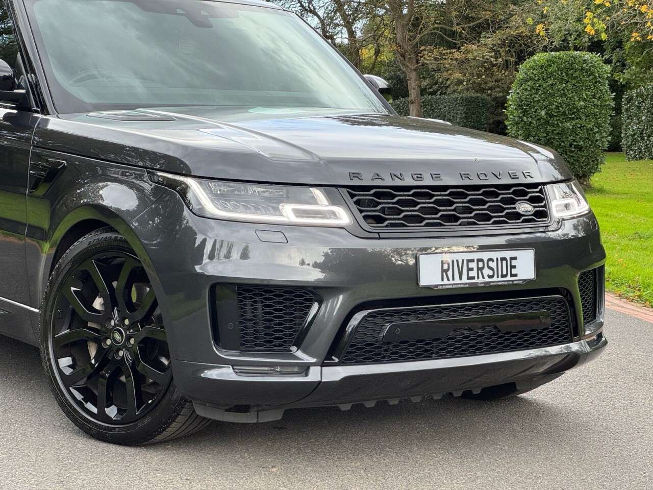 A 2021 LAND ROVER RANGE ROVER SPORT 3.0 D300 MHEV HSE Dynamic Black SUV 5dr Diesel Auto 4WD Euro 6 (s/s) (300 p A 2021 LAND ROVER RANGE ROVER SPORT 3.0 D300 MHEV HSE Dynamic Black SUV 5dr Diesel Auto 4WD Euro 6 (s/s) (300 p