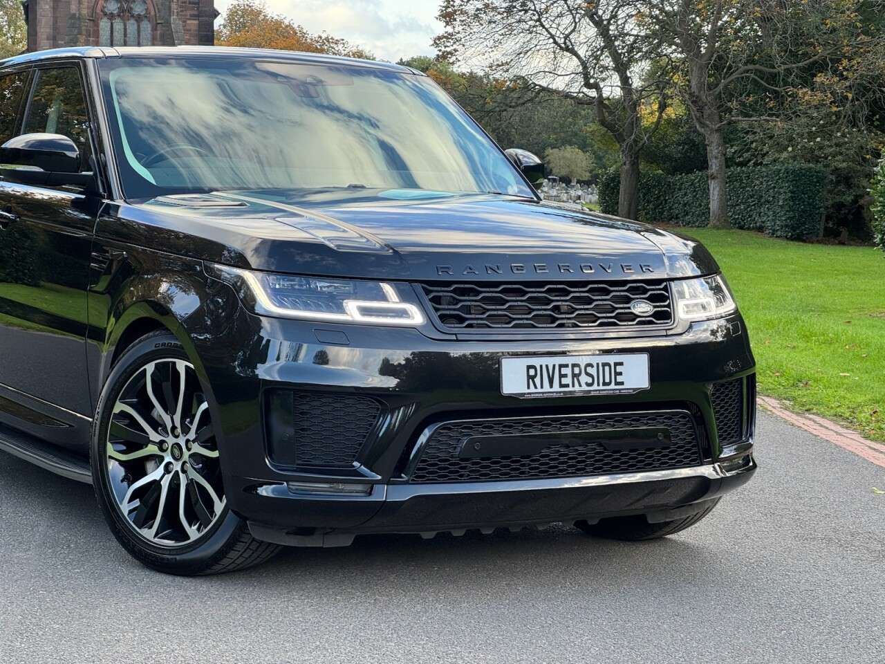 A 2021 LAND ROVER RANGE ROVER SPORT 3.0 D300 MHEV HSE Dynamic SUV 5dr Diesel Auto 4WD Euro 6 (s/s) (300 ps) A 2021 LAND ROVER RANGE ROVER SPORT 3.0 D300 MHEV HSE Dynamic SUV 5dr Diesel Auto 4WD Euro 6 (s/s) (300 ps)