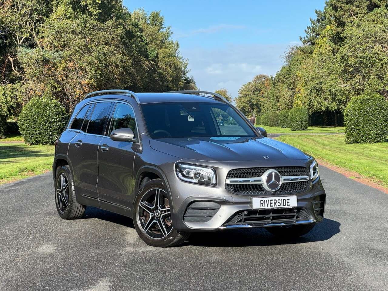 A 2023 MERCEDES-BENZ GLB 1.3 GLB200 AMG Line (Premium) SUV 5dr Petrol 7G-DCT Euro 6 (s/s) (163 ps) A 2023 MERCEDES-BENZ GLB 1.3 GLB200 AMG Line (Premium) SUV 5dr Petrol 7G-DCT Euro 6 (s/s) (163 ps)
