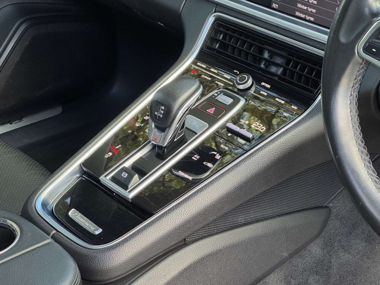 2018 PORSCHE PANAMERA 2018 PORSCHE PANAMERA