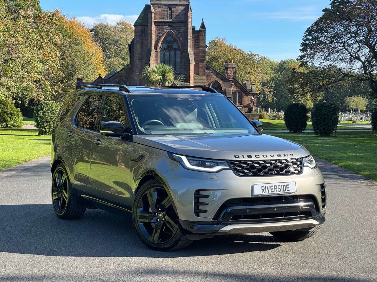 A 2022 LAND ROVER DISCOVERY 3.0 D300 MHEV R-Dynamic SE SUV 5dr Diesel Auto 4WD Euro 6 (s/s) (300 ps) A 2022 LAND ROVER DISCOVERY 3.0 D300 MHEV R-Dynamic SE SUV 5dr Diesel Auto 4WD Euro 6 (s/s) (300 ps)