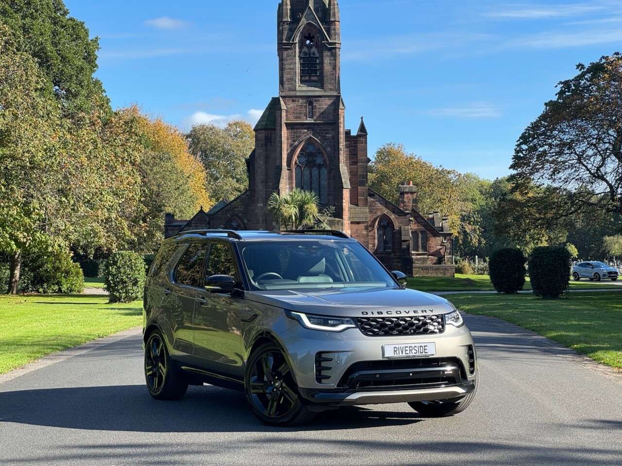A 2022 LAND ROVER DISCOVERY 3.0 D300 MHEV R-Dynamic SE SUV 5dr Diesel Auto 4WD Euro 6 (s/s) (300 ps) A 2022 LAND ROVER DISCOVERY 3.0 D300 MHEV R-Dynamic SE SUV 5dr Diesel Auto 4WD Euro 6 (s/s) (300 ps)