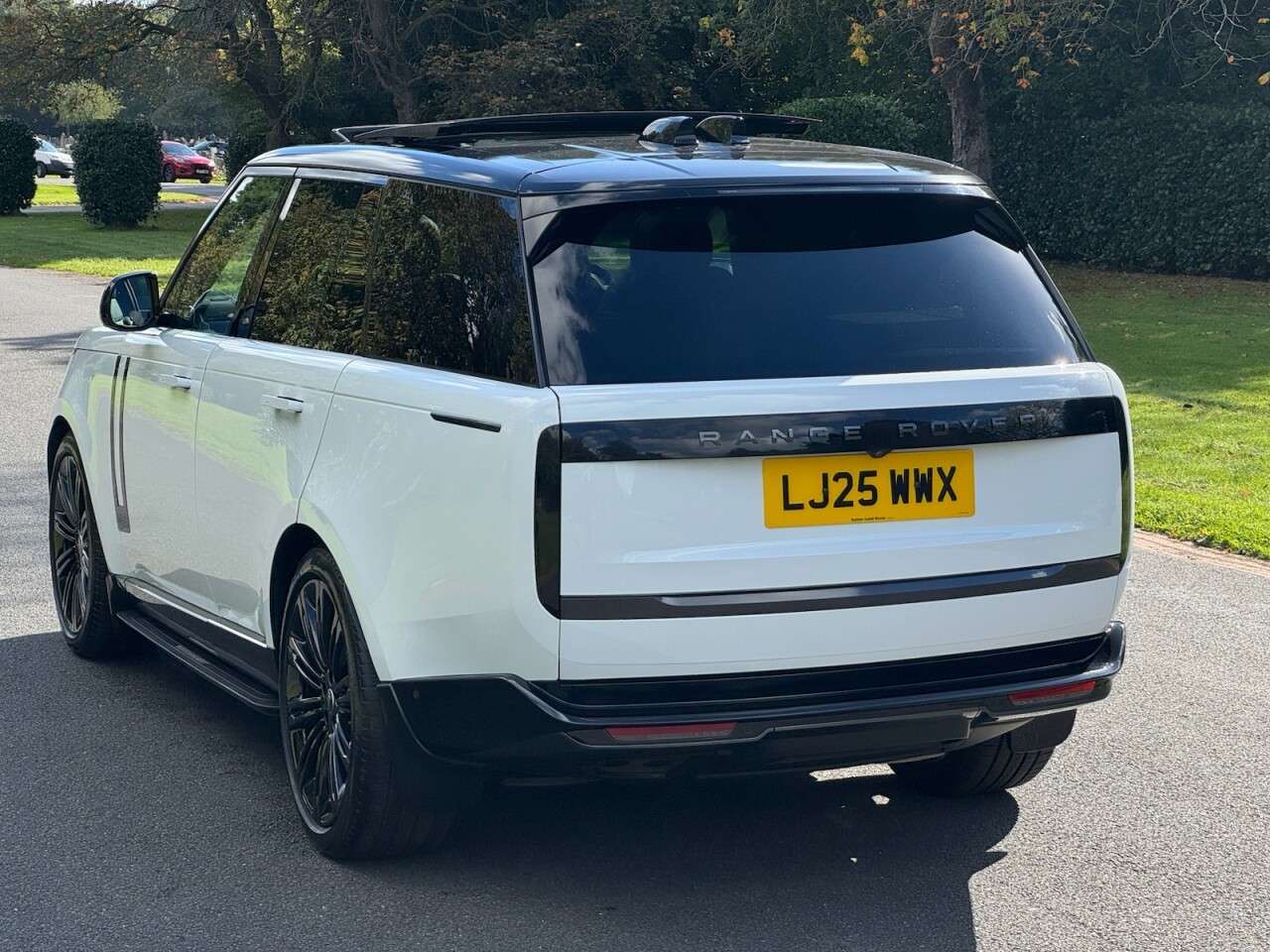 A 2025 LAND ROVER RANGE ROVER 3.0 D350 MHEV SE SUV 5dr Diesel Auto 4WD Euro 6 (s/s) (350 ps) A 2025 LAND ROVER RANGE ROVER 3.0 D350 MHEV SE SUV 5dr Diesel Auto 4WD Euro 6 (s/s) (350 ps)