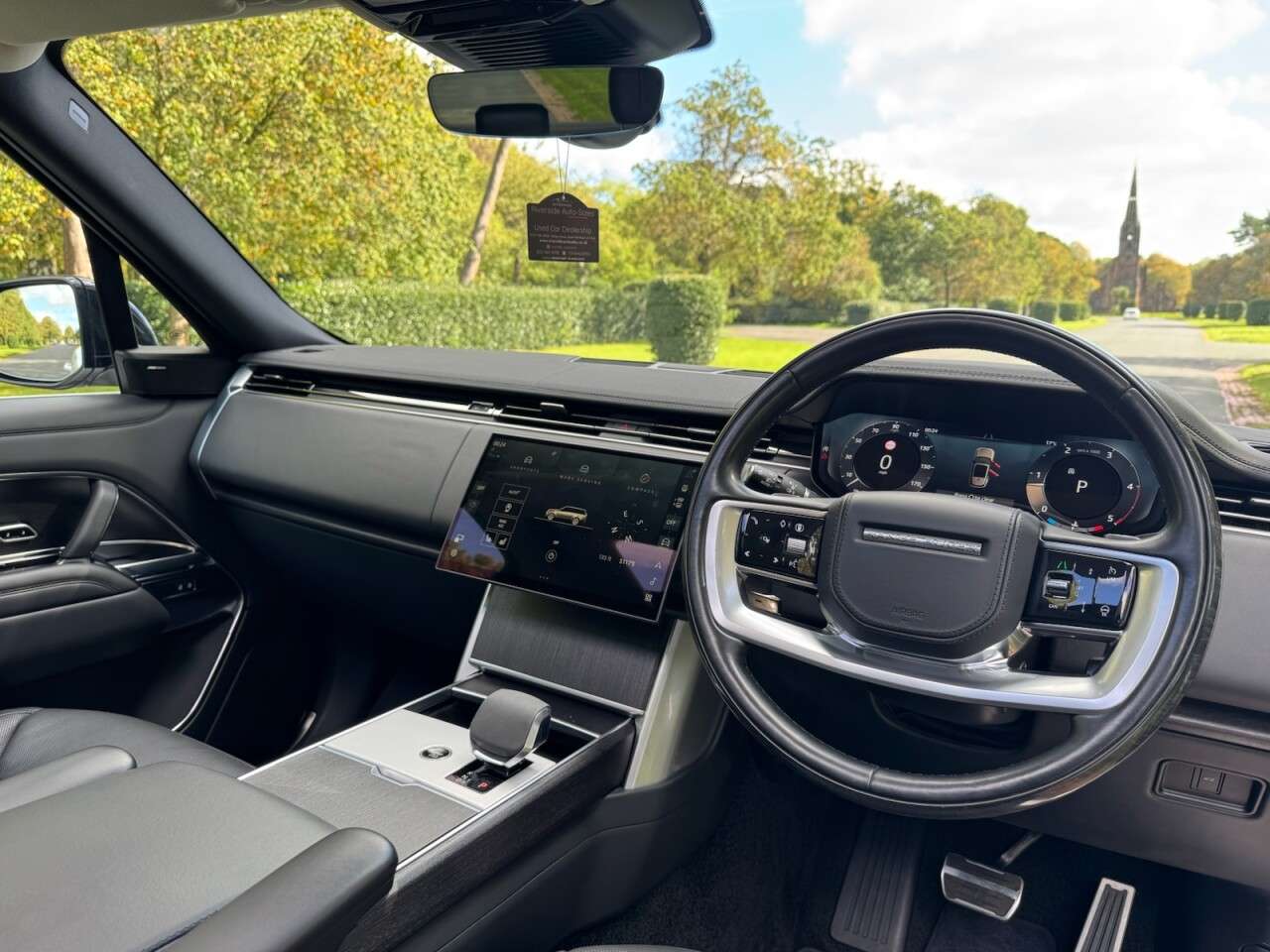 A 2025 LAND ROVER RANGE ROVER 3.0 D350 MHEV SE SUV 5dr Diesel Auto 4WD Euro 6 (s/s) (350 ps) A 2025 LAND ROVER RANGE ROVER 3.0 D350 MHEV SE SUV 5dr Diesel Auto 4WD Euro 6 (s/s) (350 ps)