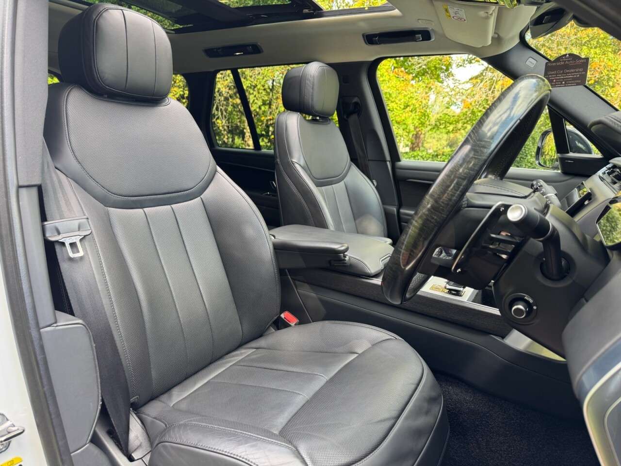 A 2025 LAND ROVER RANGE ROVER 3.0 D350 MHEV SE SUV 5dr Diesel Auto 4WD Euro 6 (s/s) (350 ps) A 2025 LAND ROVER RANGE ROVER 3.0 D350 MHEV SE SUV 5dr Diesel Auto 4WD Euro 6 (s/s) (350 ps)