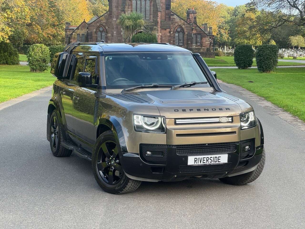 A 2020 LAND ROVER DEFENDER 110 2.0 SD4 First Edition SUV 5dr Diesel Auto 4WD Euro 6 (s/s) (240 ps) A 2020 LAND ROVER DEFENDER 110 2.0 SD4 First Edition SUV 5dr Diesel Auto 4WD Euro 6 (s/s) (240 ps)
