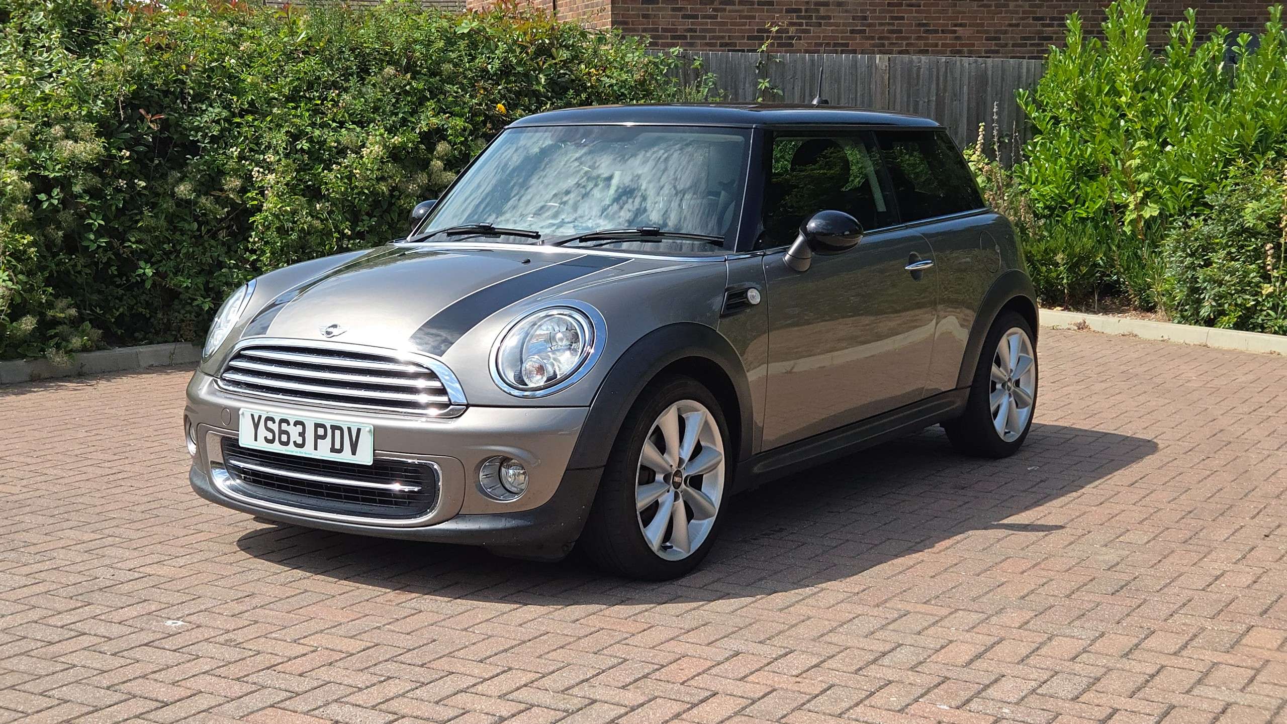 A 2013 MINI HATCH 1.6 Cooper Euro 5 (s/s) 3dr A 2013 MINI HATCH 1.6 Cooper Euro 5 (s/s) 3dr