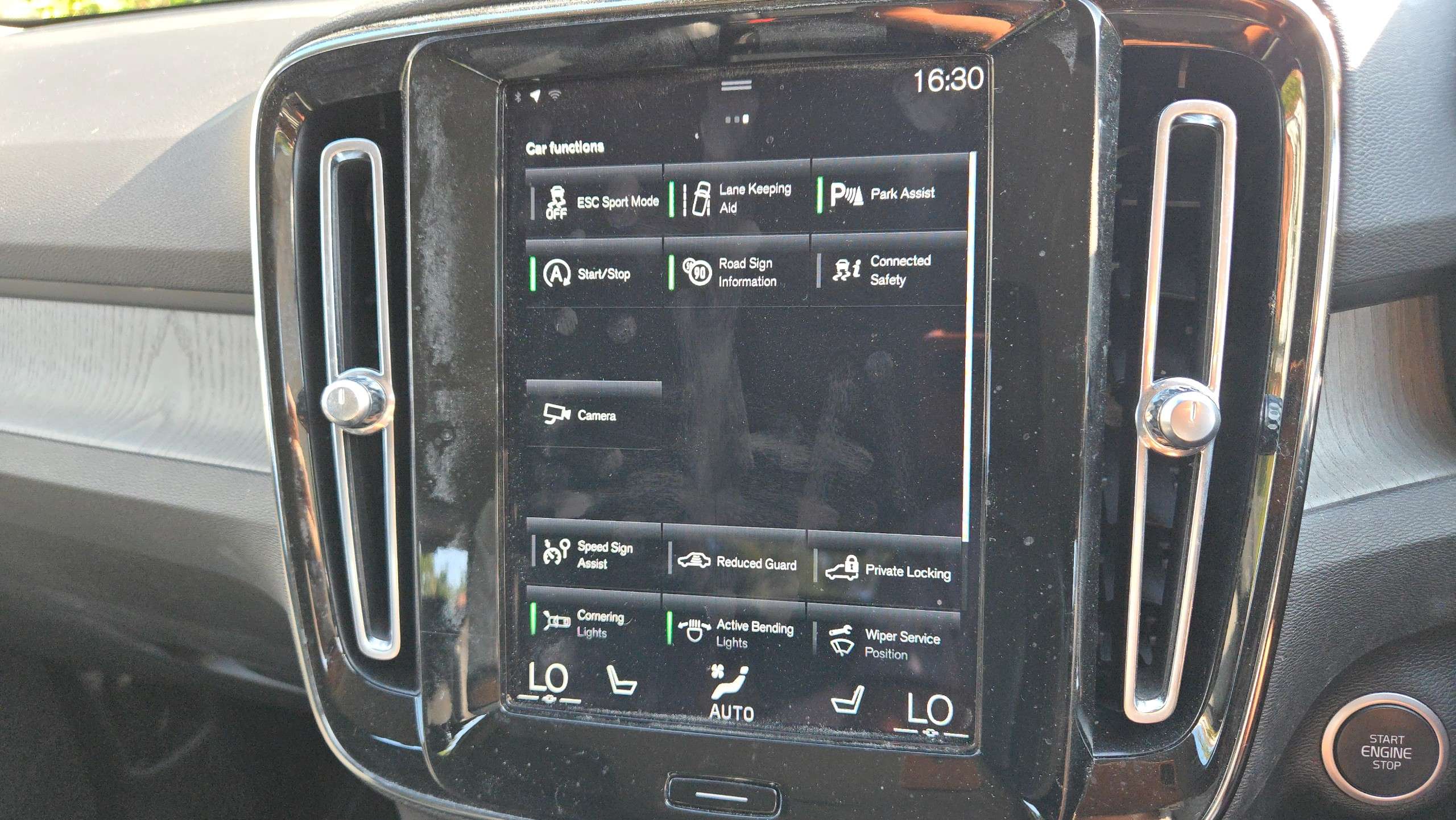 2020 VOLVO XC40 2020 VOLVO XC40