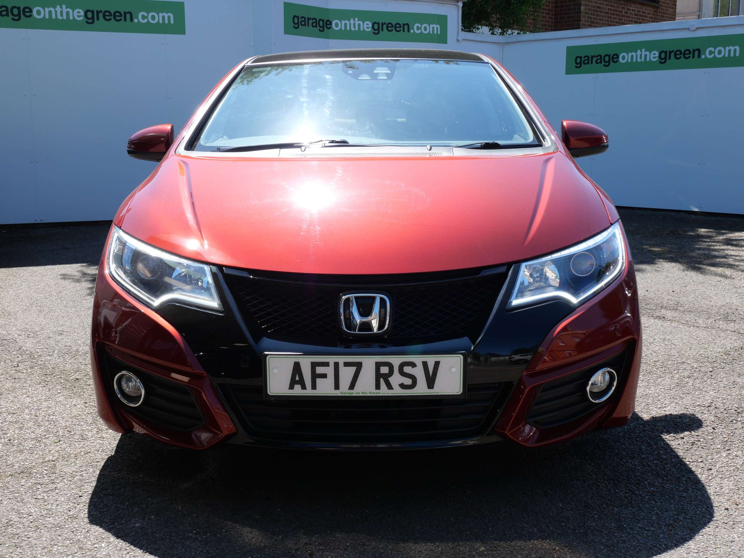 A 2017 HONDA CIVIC 1.8 i-VTEC SR Auto Euro 6 5dr ONLY 29000 Miles A 2017 HONDA CIVIC 1.8 i-VTEC SR Auto Euro 6 5dr ONLY 29000 Miles