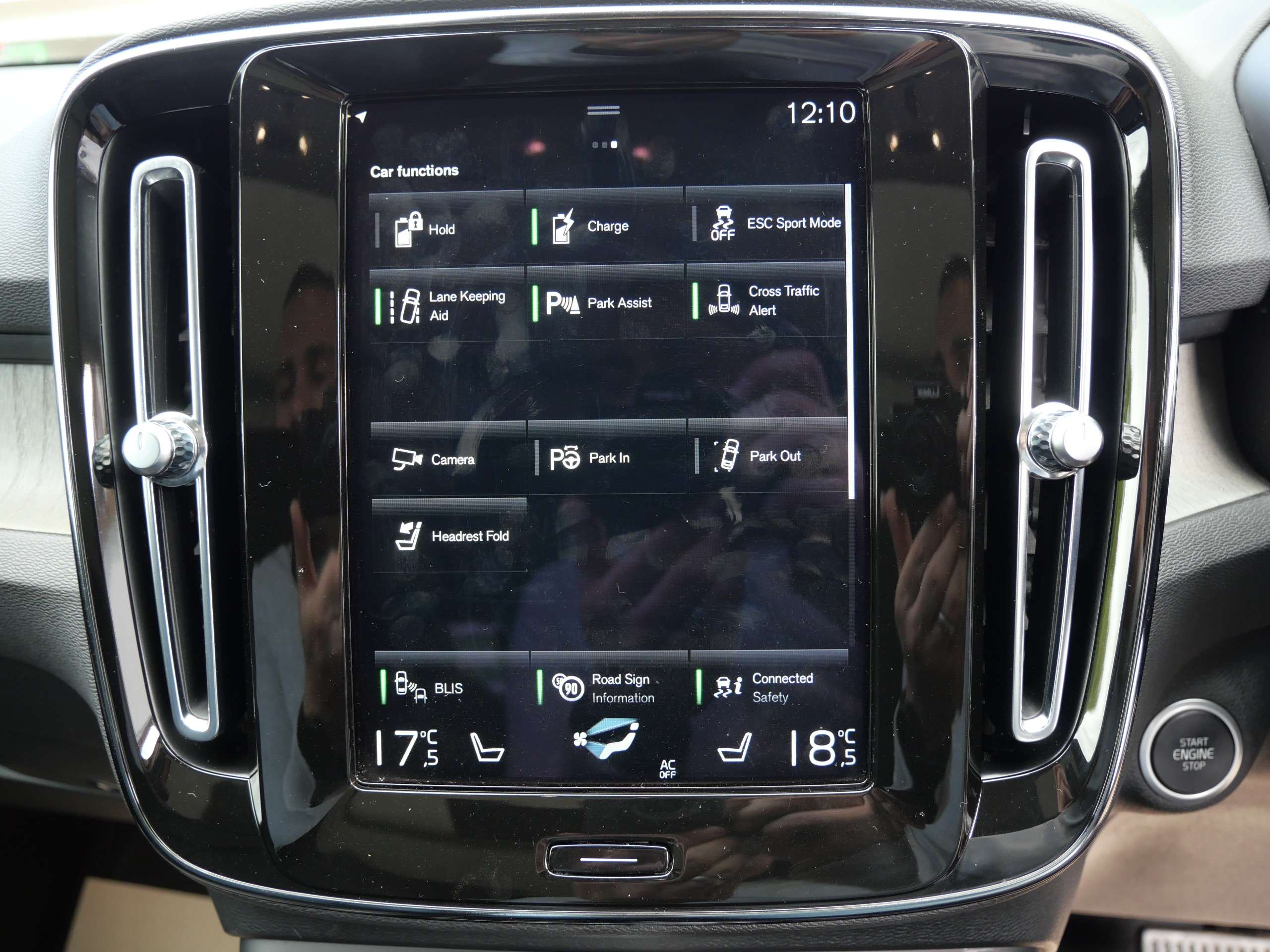 2020 VOLVO XC40 2020 VOLVO XC40