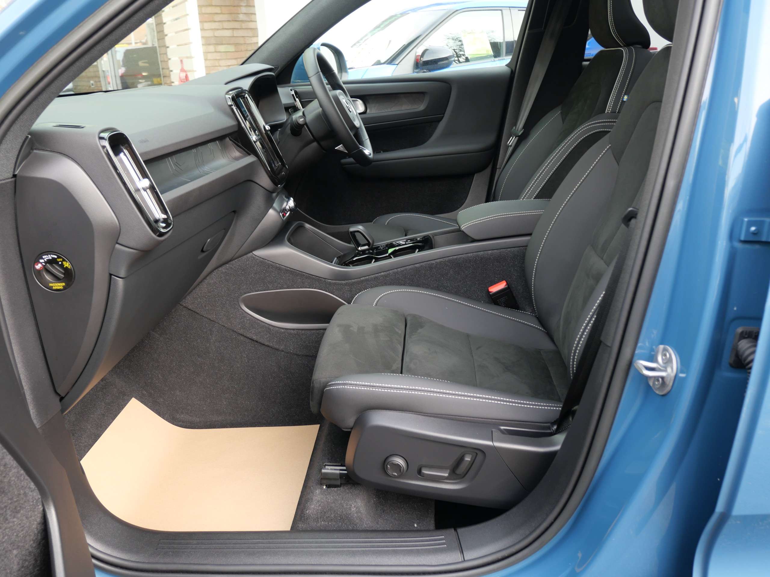 2022 VOLVO XC40 2022 VOLVO XC40