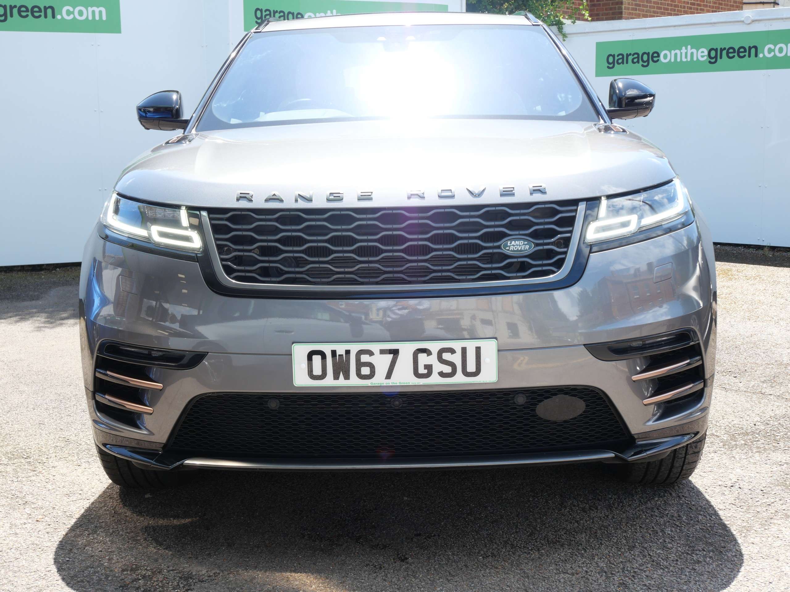 A 2017 LAND ROVER RANGE ROVER VELAR 2.0 P250 R-Dynamic SE Auto 4WD Euro 6 (s/s) 5dr A 2017 LAND ROVER RANGE ROVER VELAR 2.0 P250 R-Dynamic SE Auto 4WD Euro 6 (s/s) 5dr