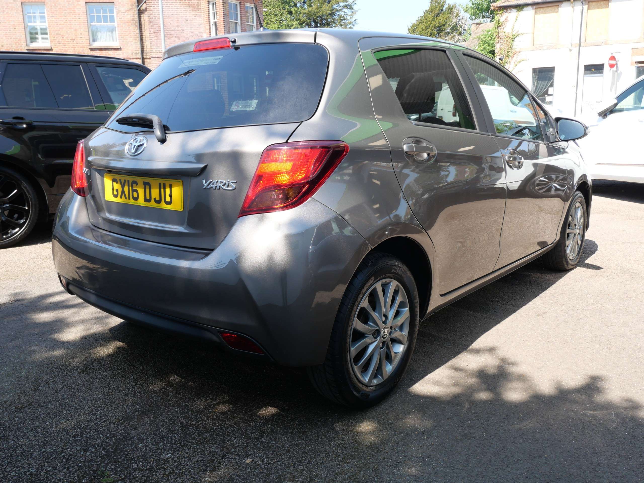 A 2016 TOYOTA YARIS 1.33 Dual VVT-i Icon Euro 6 5dr 40000 Miles Only 35 Pound Road Tax A 2016 TOYOTA YARIS 1.33 Dual VVT-i Icon Euro 6 5dr 40000 Miles Only 35 Pound Road Tax